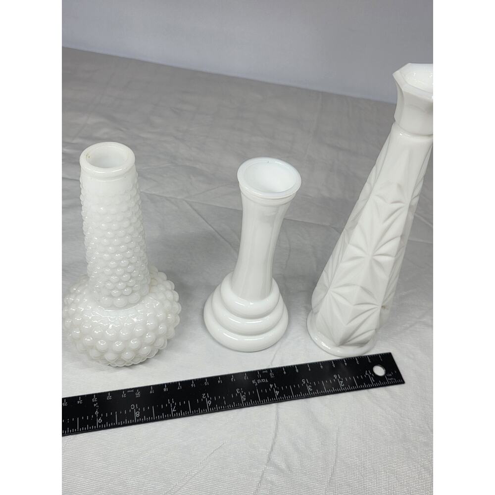 LOT of 3 VINTAGE White Milk Glass Bud Vases Hobnail Stars Wedding Decor - Picture 10 of 12
